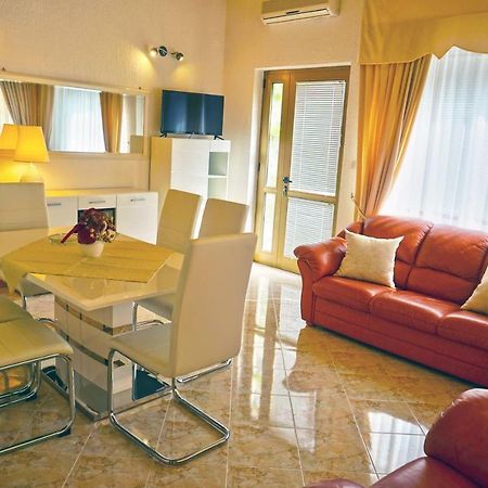 Antonio Apartment 2 Ровин Екстериор снимка